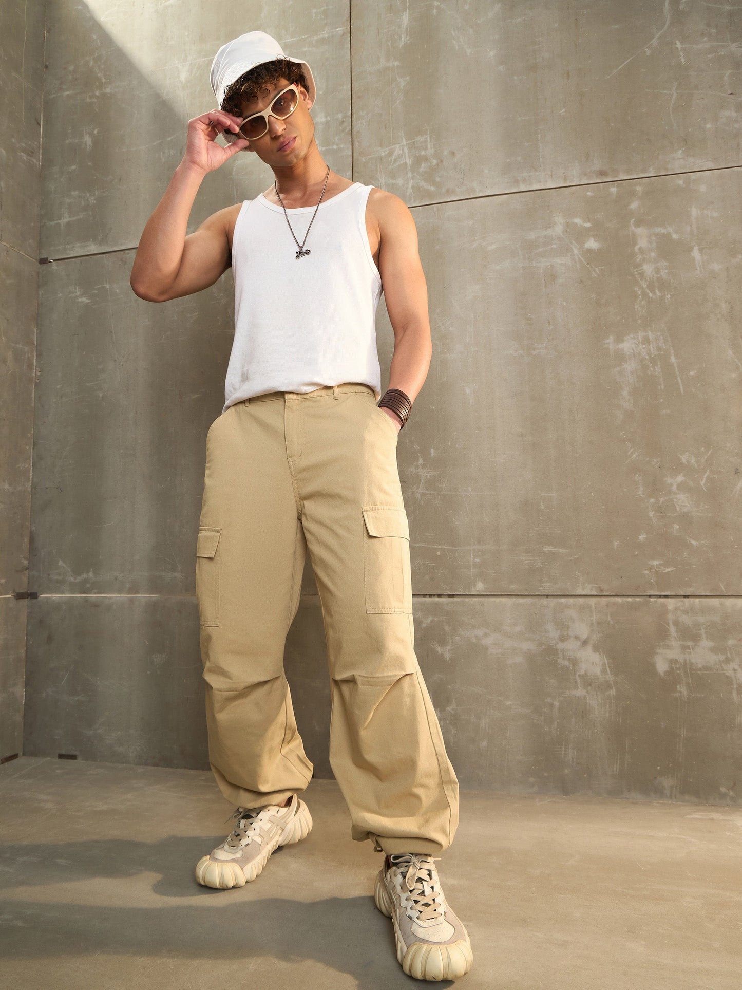 Men Beige Twill Facing Detail Wide Leg Cargo Pants