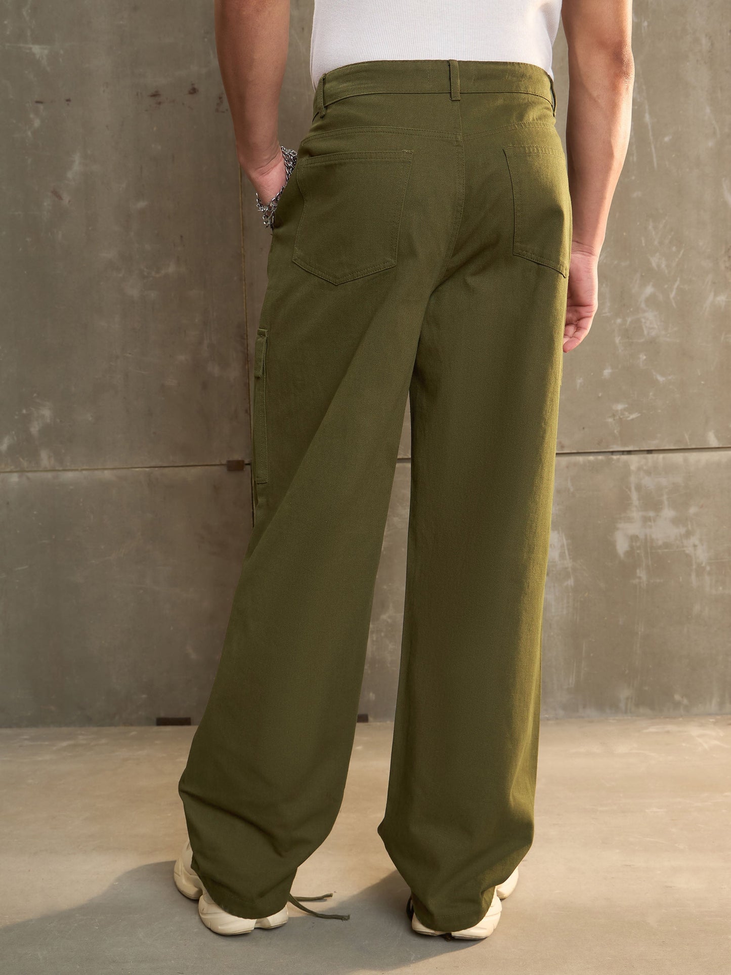 Men Green Twill Facing Detail Wide Leg Cargo Pants