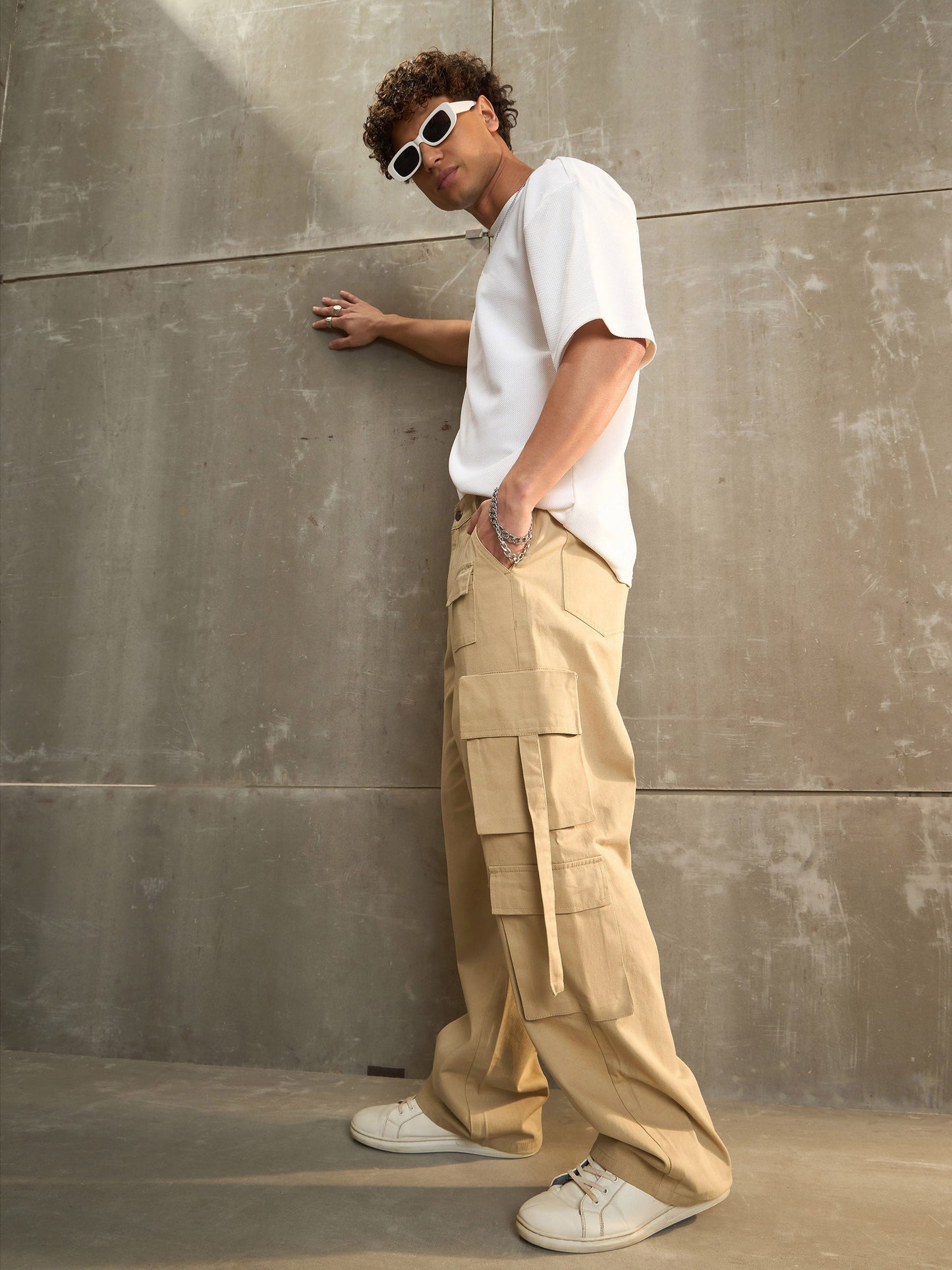 Men Beige Twill Cargo Pockets Wide Leg Pants