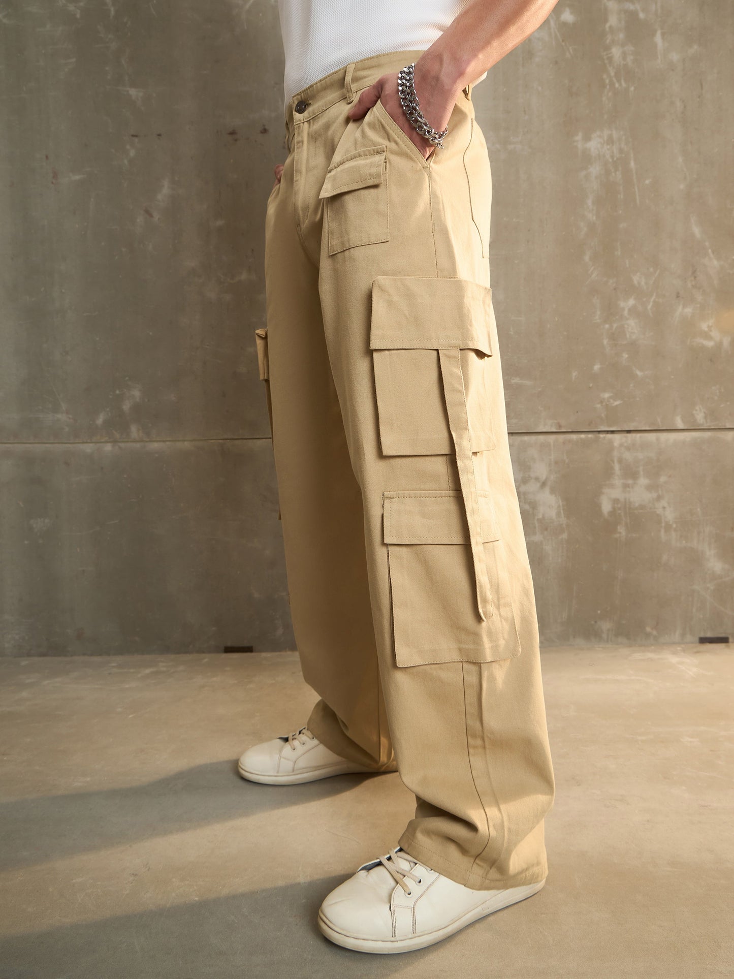 Men Beige Twill Cargo Pockets Wide Leg Pants