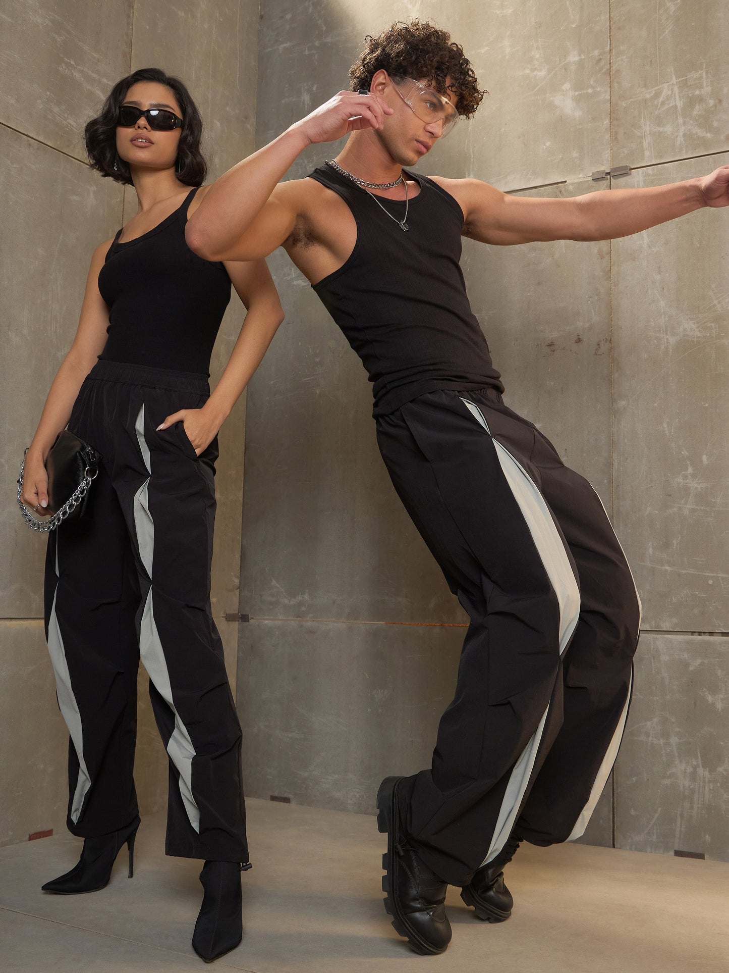 Unisex Black Front Invert Pleat Baggy Parachute Pants