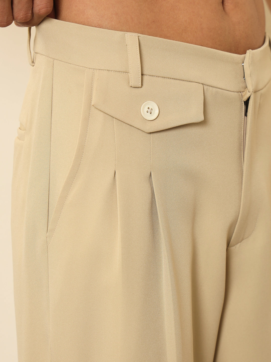 Men Light Beige Mock-Flap Pocket Pleated Korean Pants
