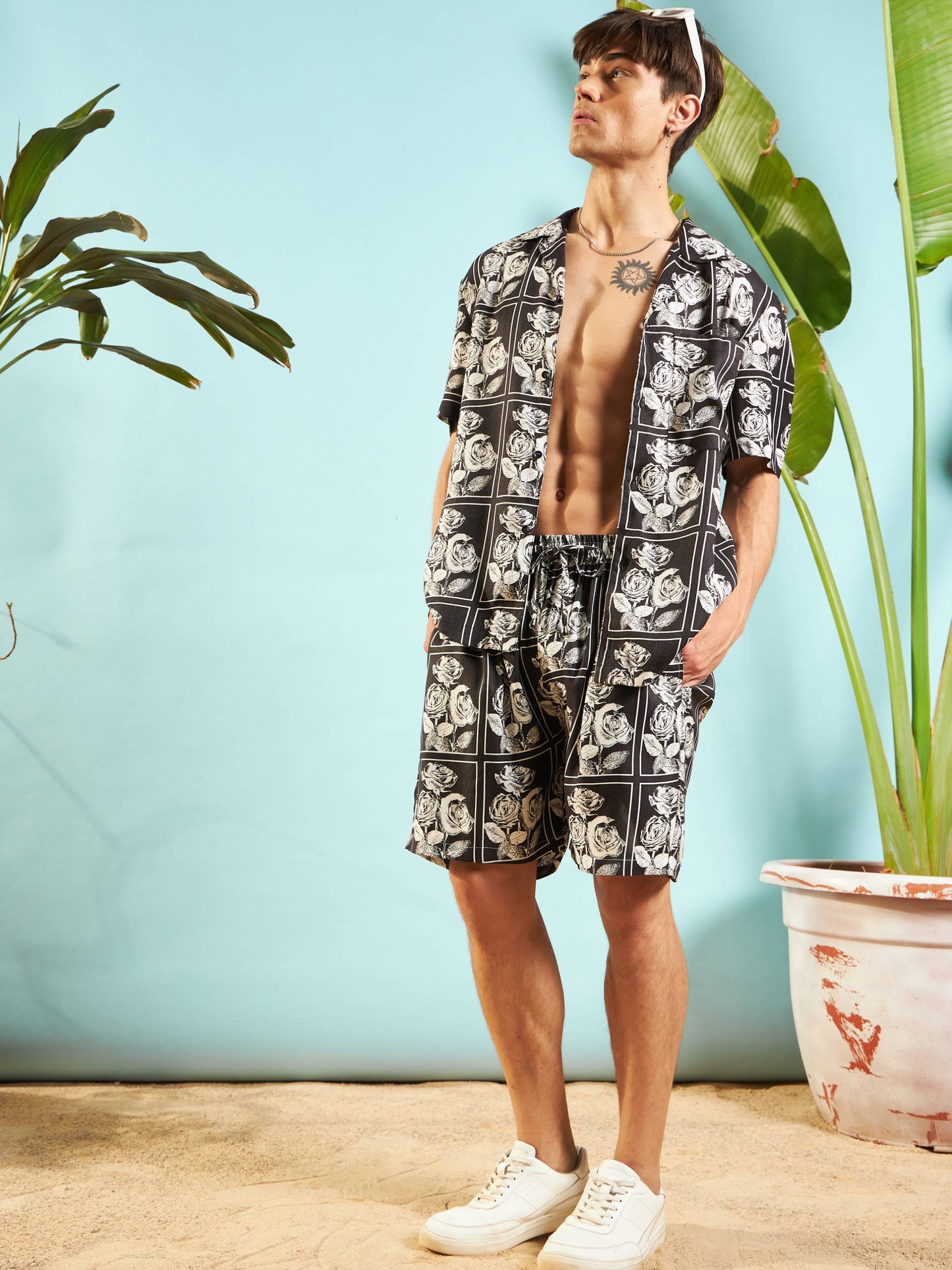 Men White & Black Floral Relax Fit Short
