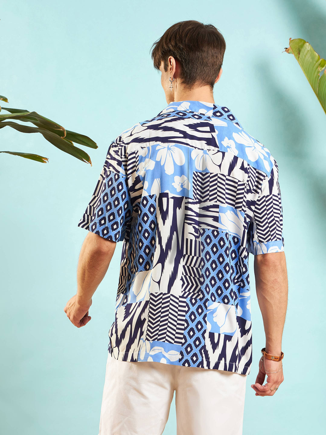 Men White &amp; Blue Leopard Relax Fit Shirt