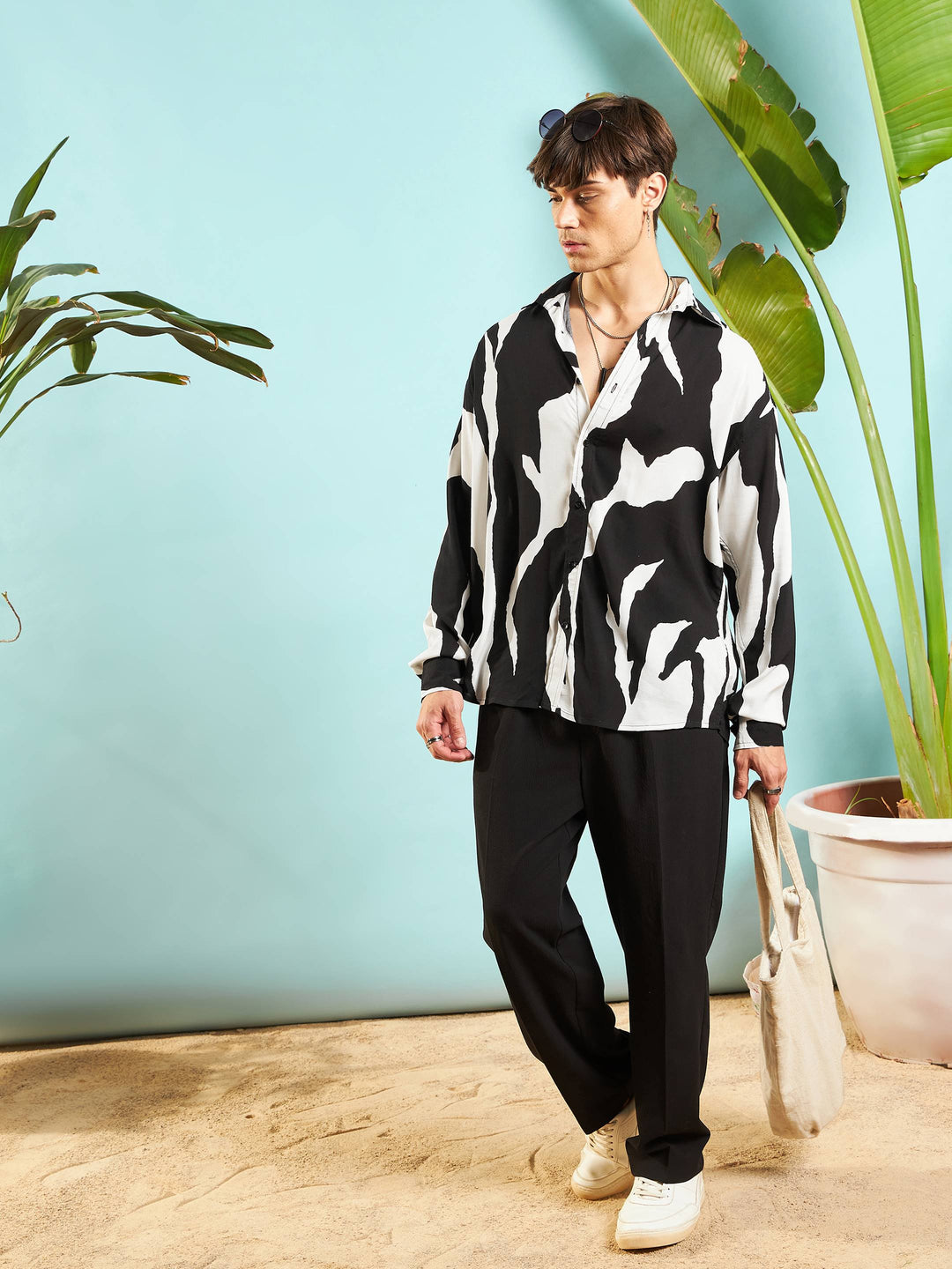 Men White &amp; Black Abstract Print Relax Fit Shirt