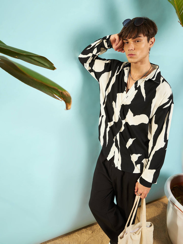 Men White &amp; Black Abstract Print Relax Fit Shirt