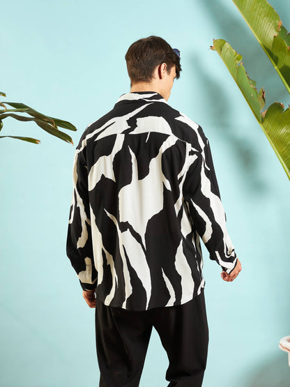 Men White & Black Abstract Print Relax Fit Shirt