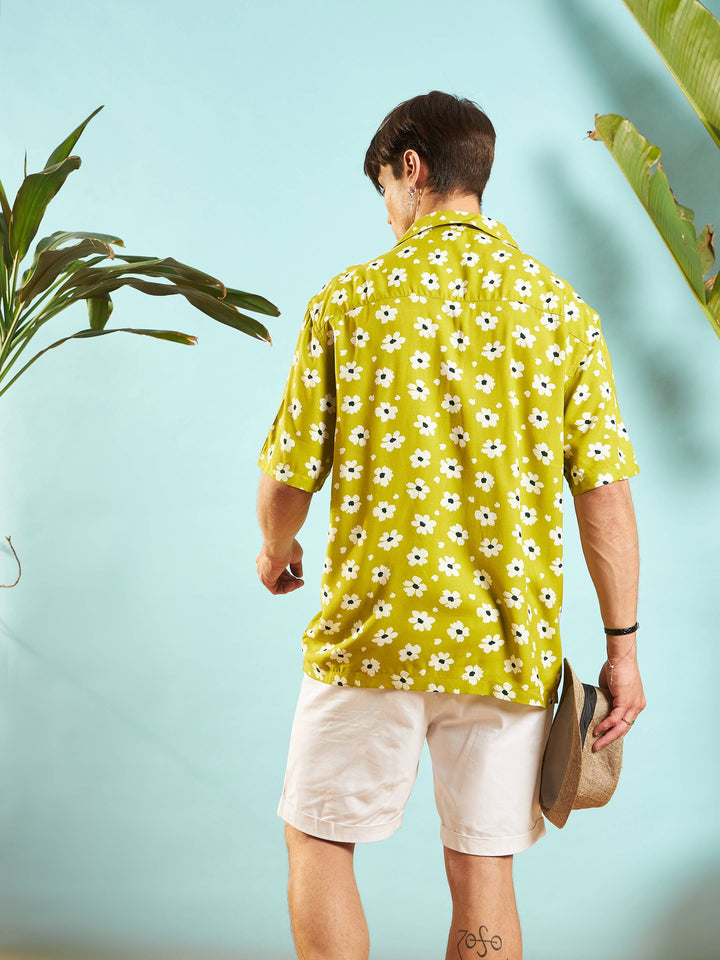 Men Green &amp; White Floral Relax Fit Shirt