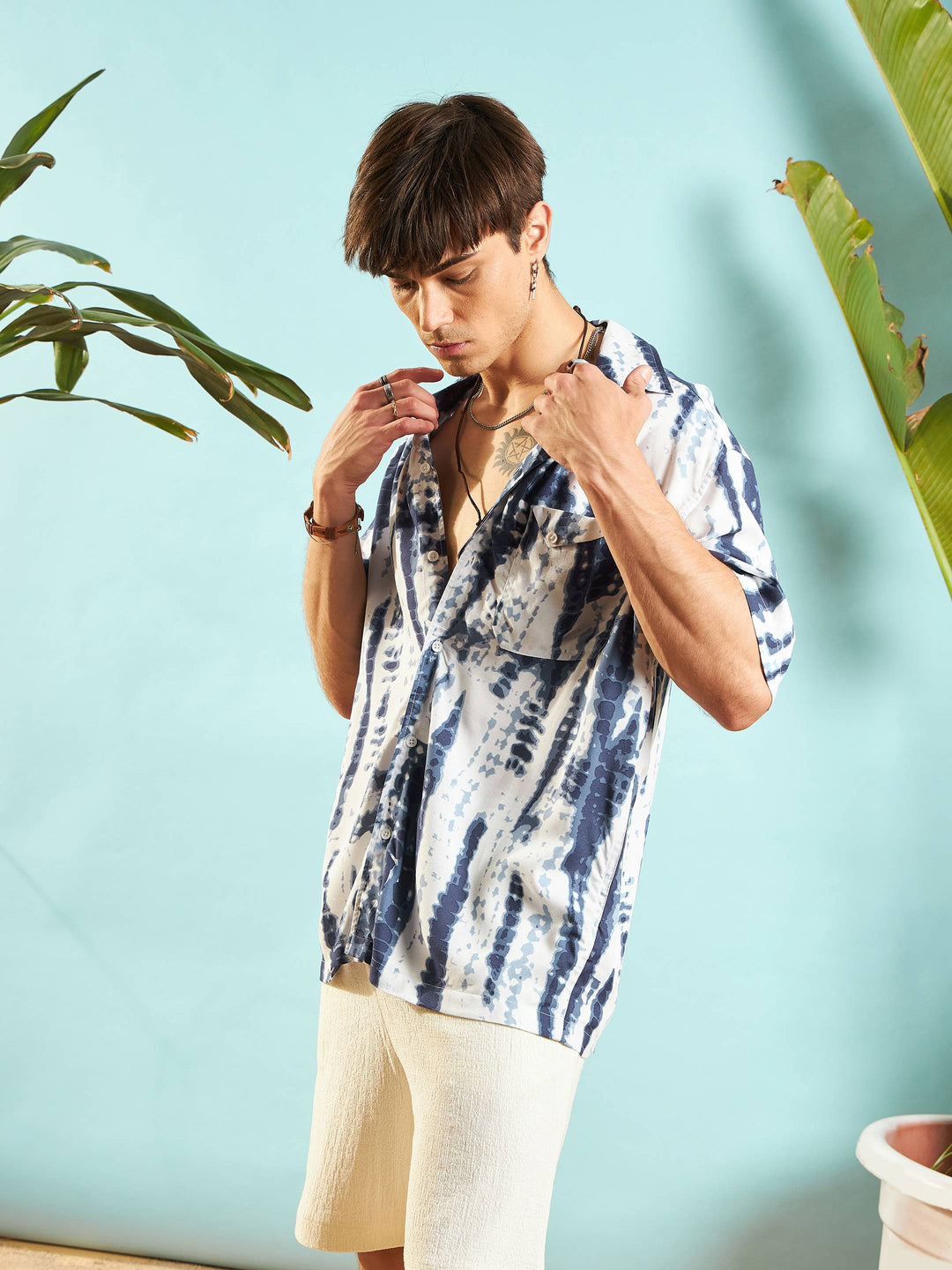 Men White &amp; Blue Tie Dye Relax Fit Shirt