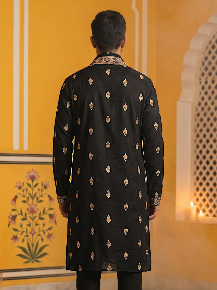 Silk Blend Embroidered Kurta With Dupatta