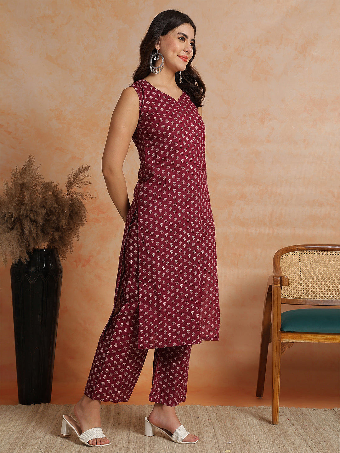 Floral Printed Sleevless Kurta With Palazzos