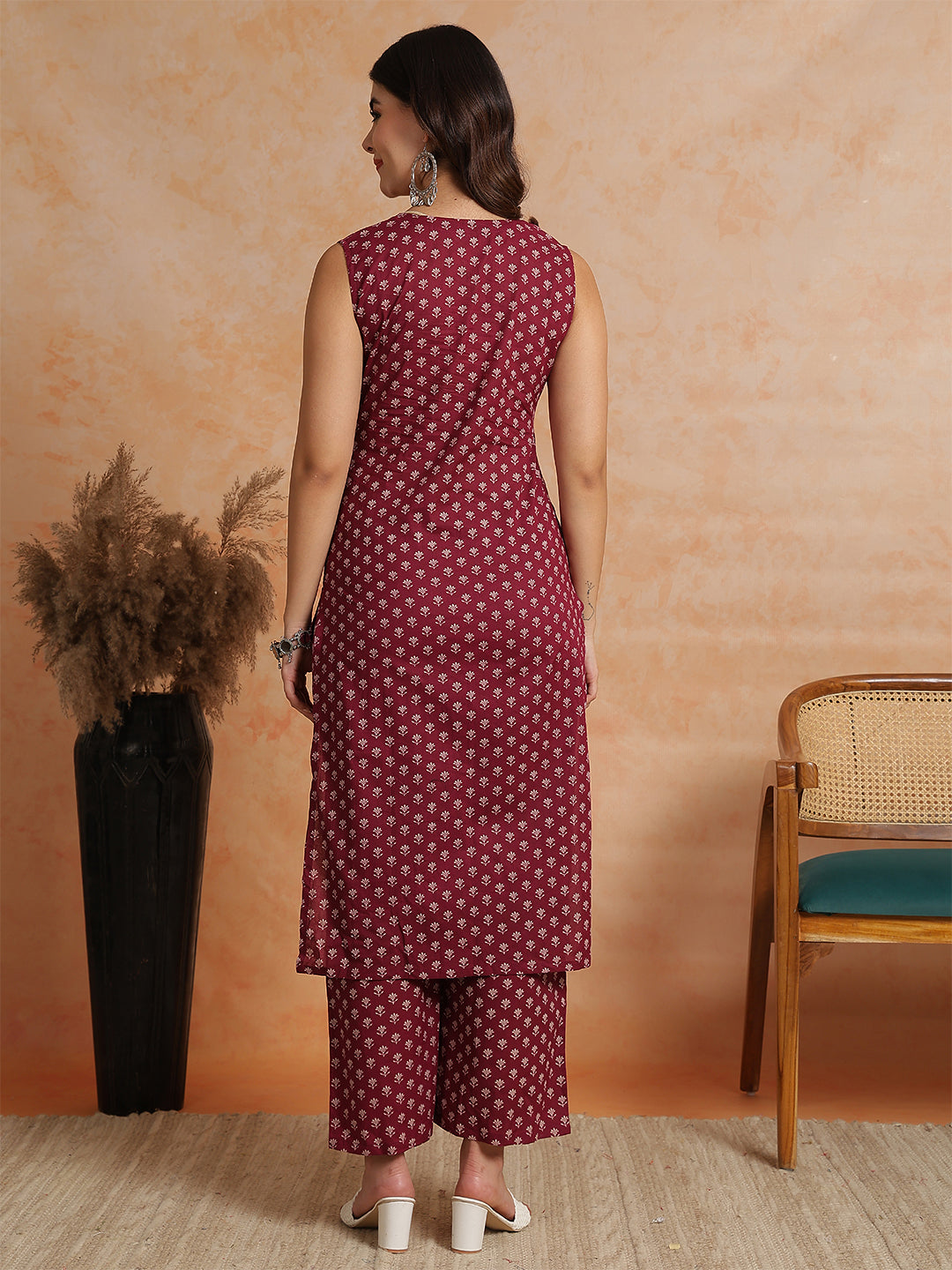 Floral Printed Sleevless Kurta With Palazzos