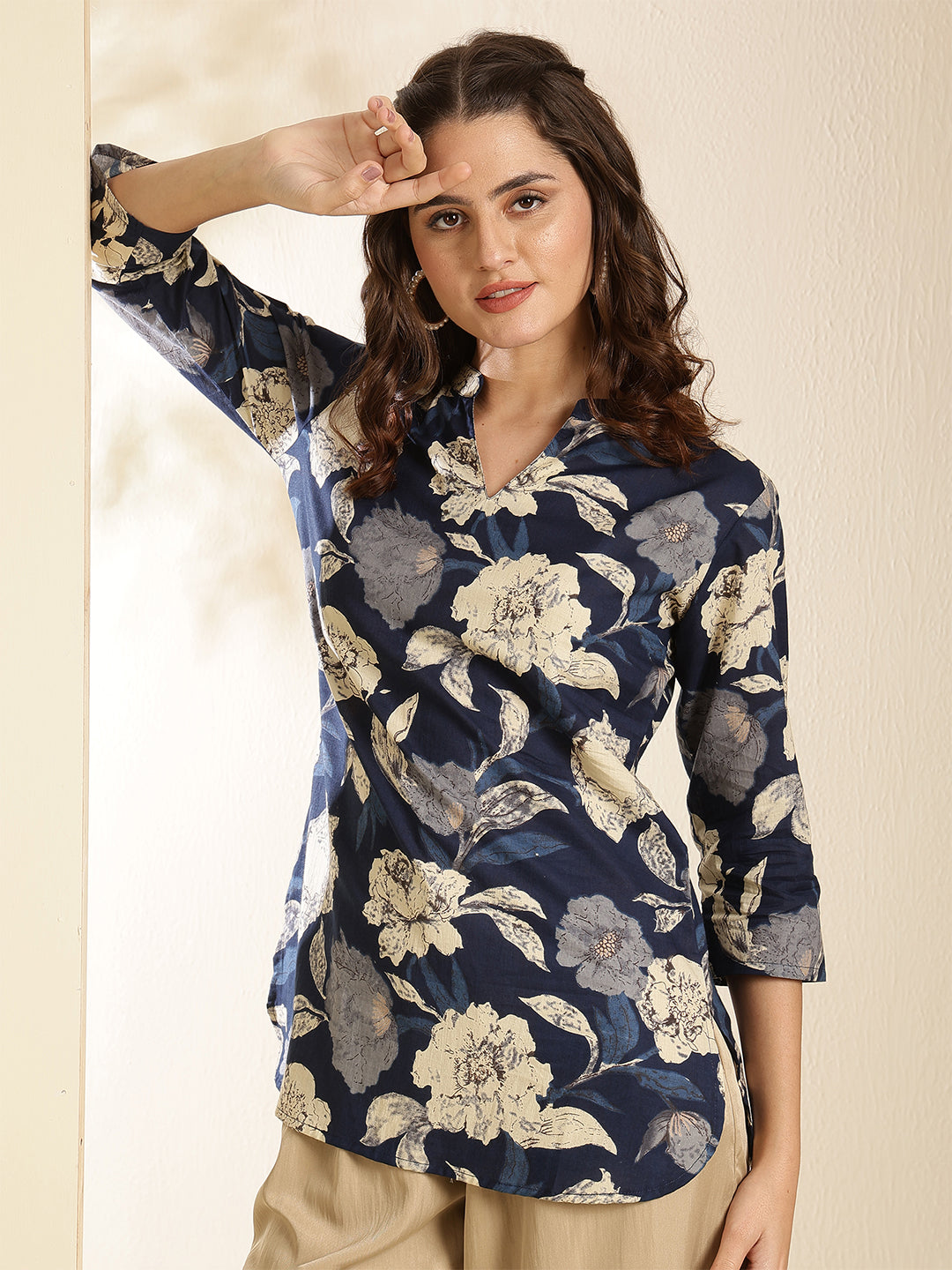 Floral Print V-Neck Regular Sleeves Top