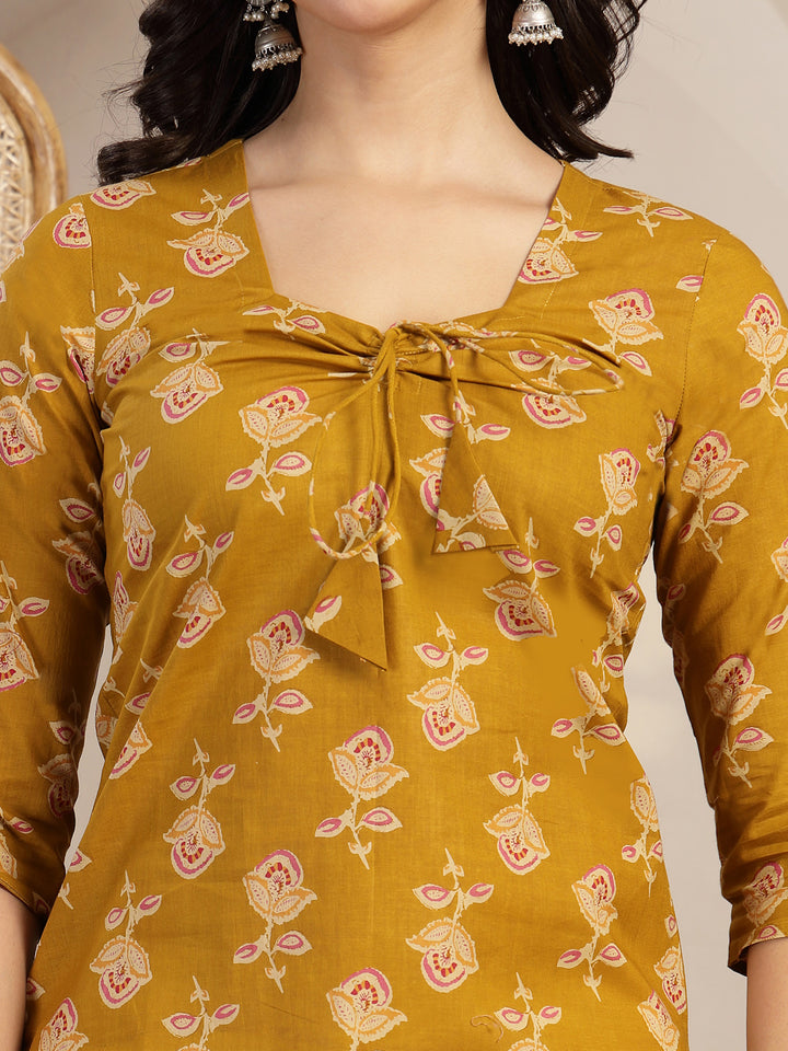 Printed Tie-Up Neck Top