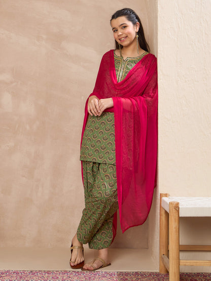 Girls Green Floral Short Kurta With Salwar