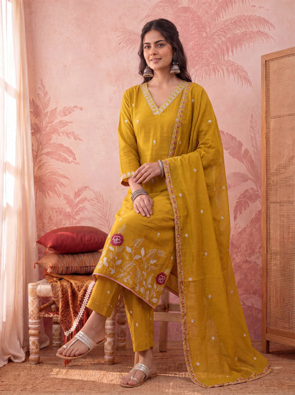 Straight Chanderi Silk Thared Work Kurta Trouser Dupatta Set