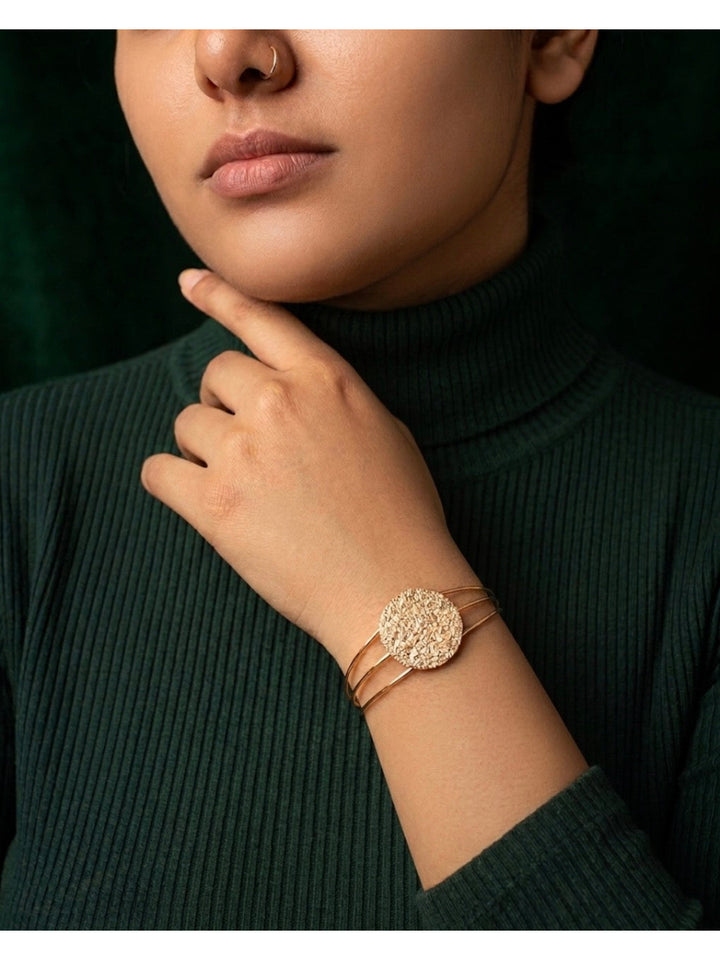 Conteporery Circular Design Slip-on Bracelet