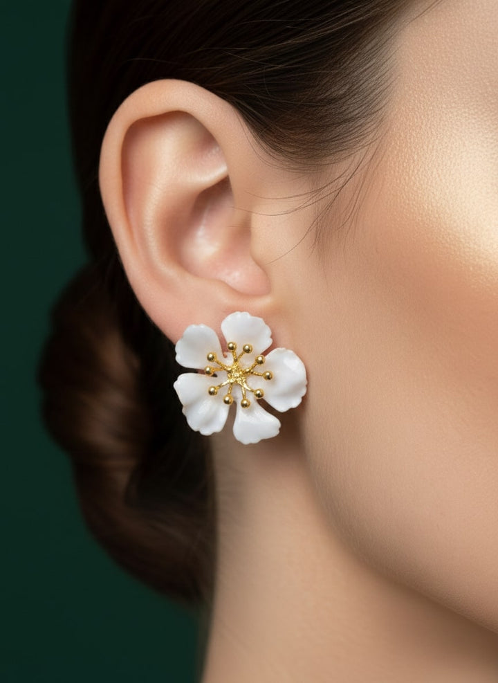 White &amp; Gold Flower Clasic Studded Earrings