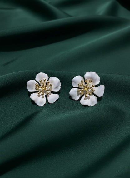 White & Gold Flower Clasic Studded Earrings
