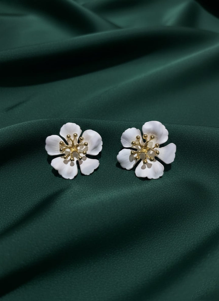 White &amp; Gold Flower Clasic Studded Earrings