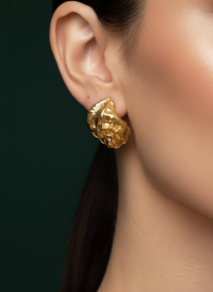 Elegant Seashell Classic Hoop