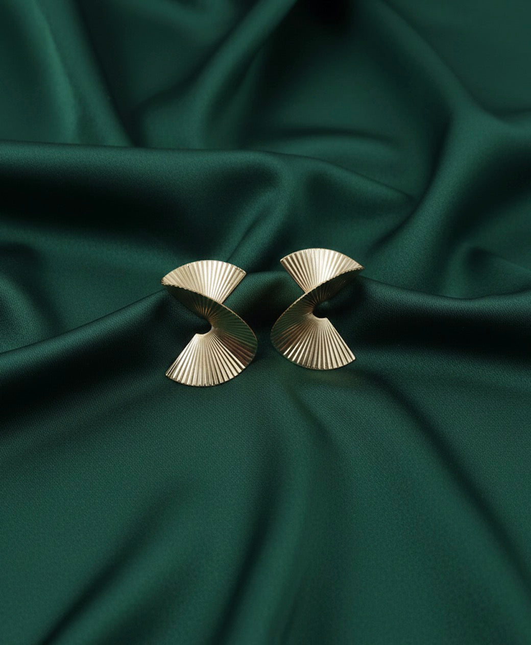 Women Gold Plated Twisted Fan Earing