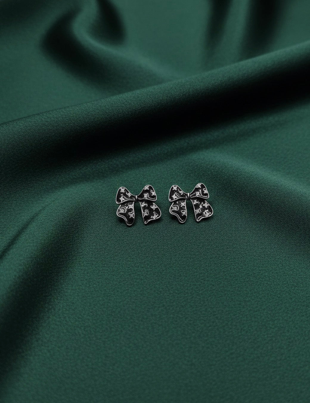 Black Riboon bow Studs