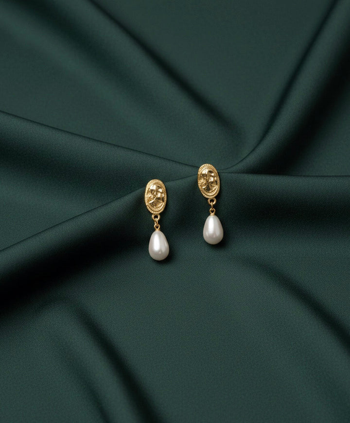 Beautiful Pearl Drop Earring