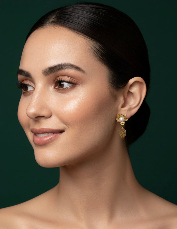 Women Gold Plated Flower &amp; Leaf Shaped Earing