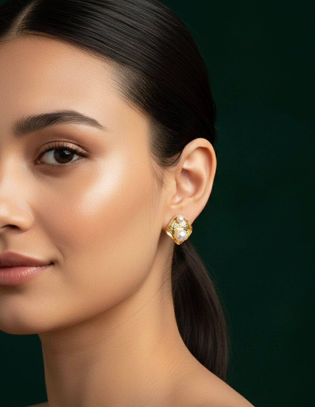 Women Gold Plated Crushed Pearl Earing