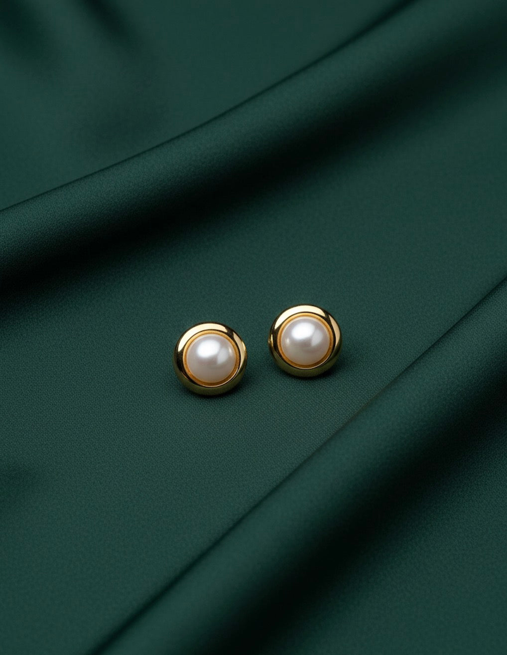 Women Round Pearl Studs