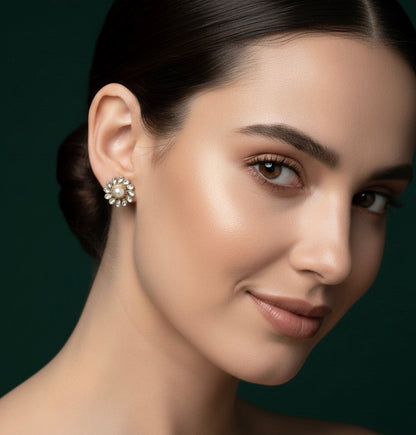 Women Gold & Pearl Studded Earing