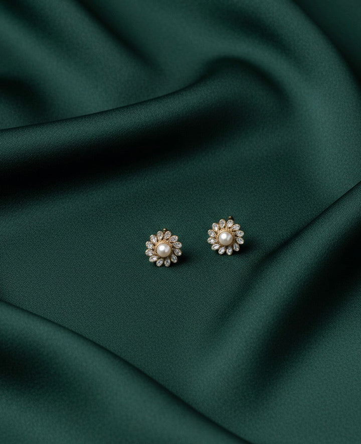 Women Gold &amp; Pearl Studded Earing