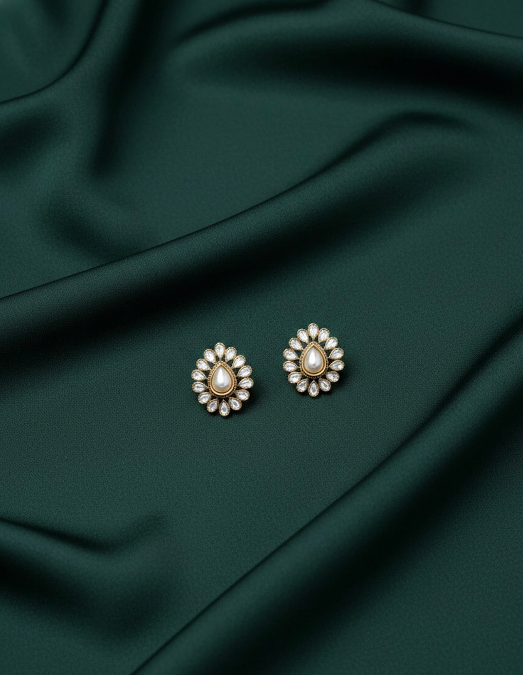 Women Pearl Kundan Earing Studs