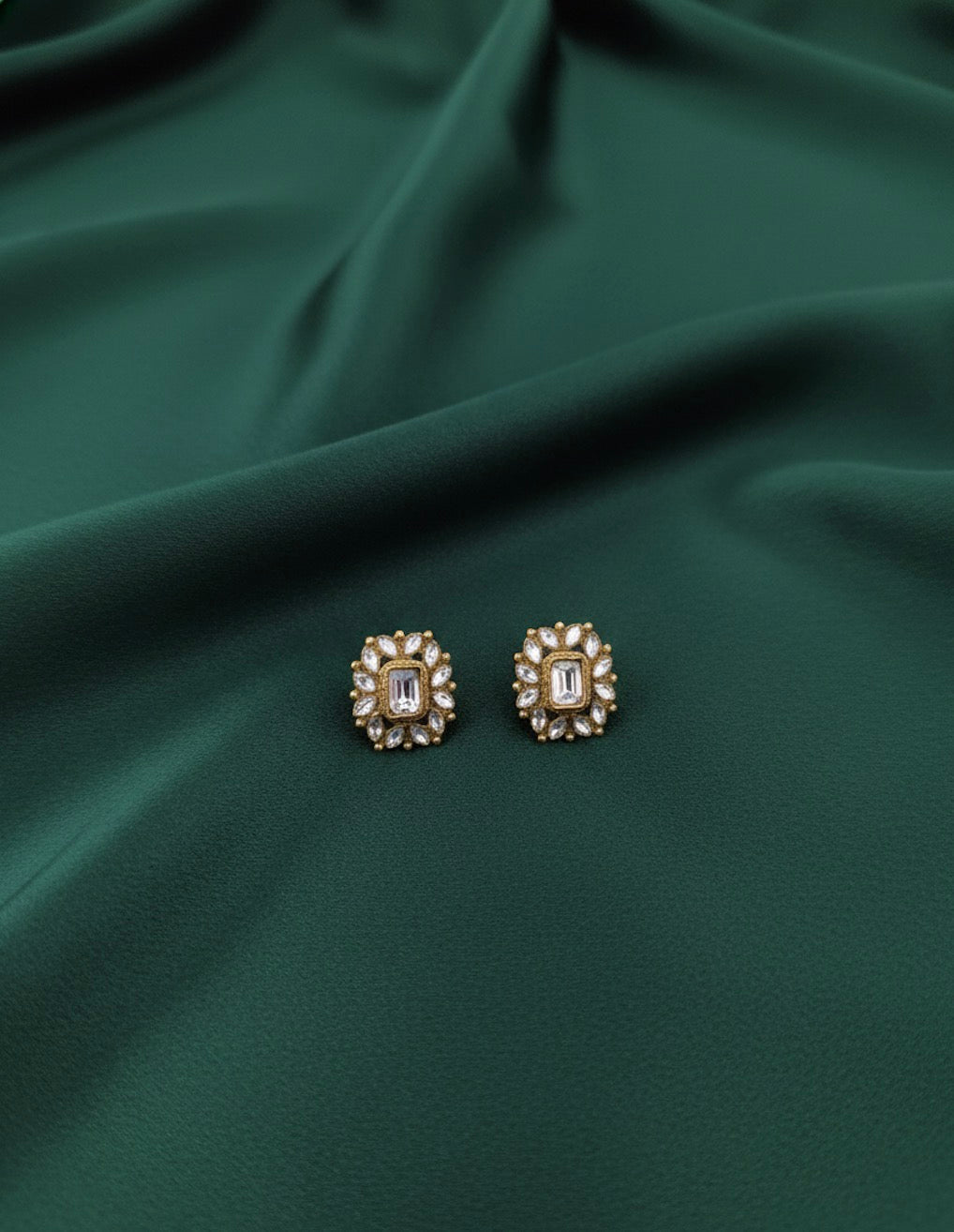 Women Gold Stone Studded Earing