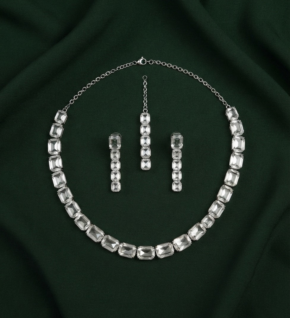 Silver Plated Kundan Necklace With Earings & Mang Tika Set