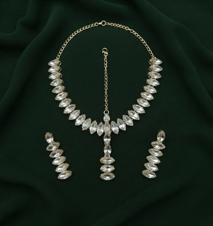 Silver Plated Kundan Necklace With Earings & Mang Tika Set