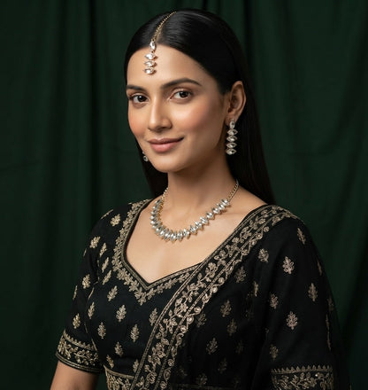 Silver Plated Kundan Necklace With Earings & Mang Tika Set