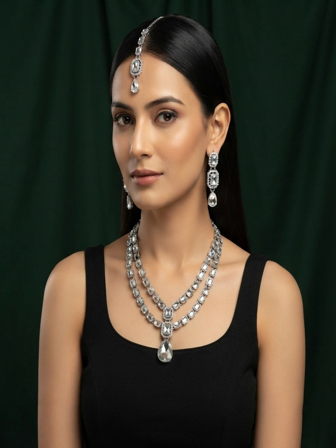 Women Emerald Kundan Necklace With Earings & Mang Tika