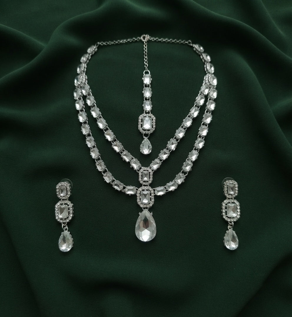 Women Emerald Kundan Necklace With Earings & Mang Tika