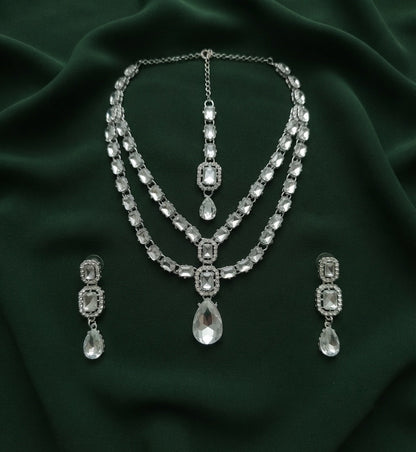 Women Emerald Kundan Necklace With Earings & Mang Tika