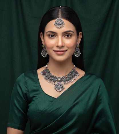 Women Silver Plated Traditional Jewellery Set With Mang Tika