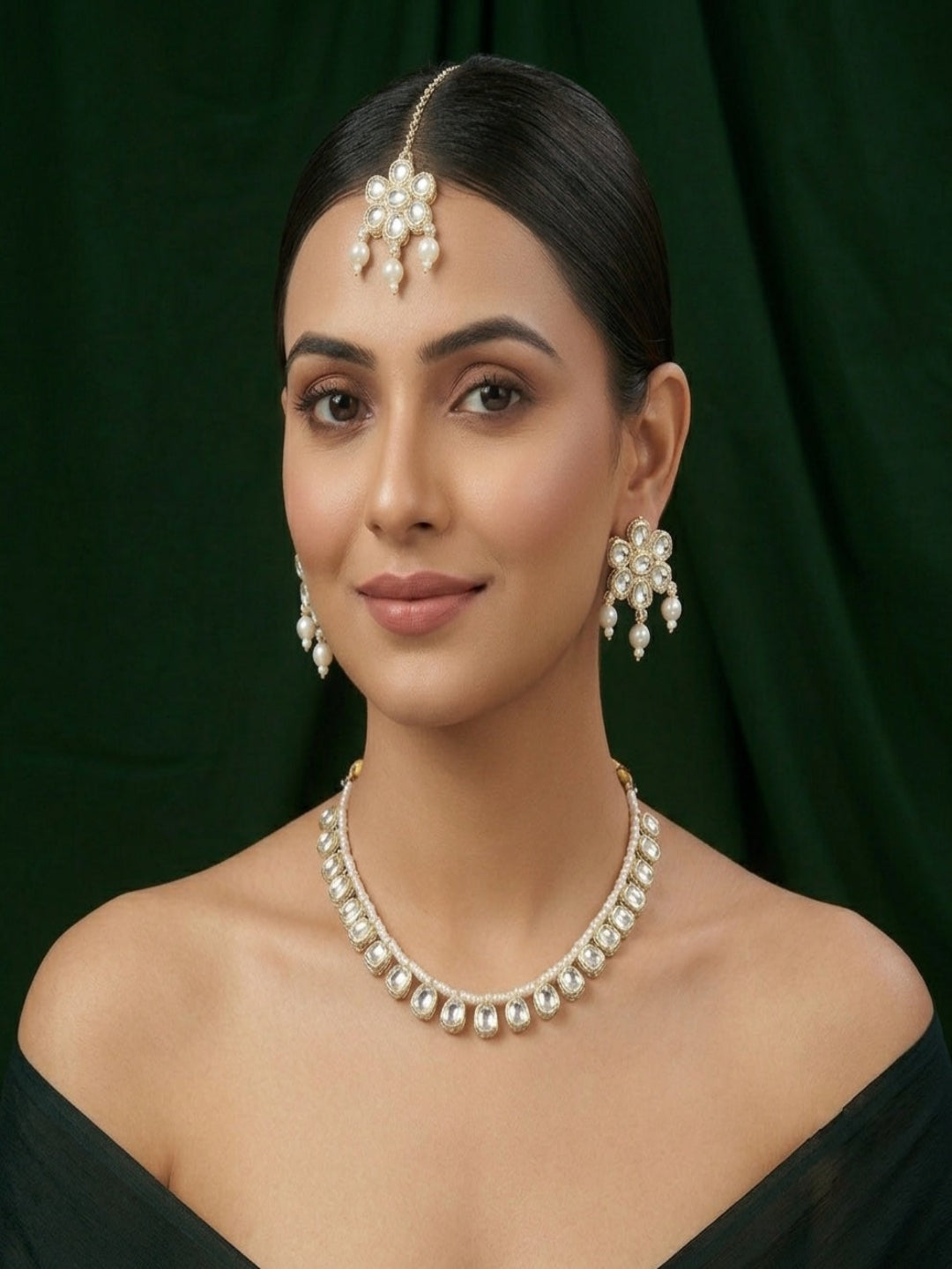 Women Gold Plated Kundan Beaded Jewellery Set With Mang Tika