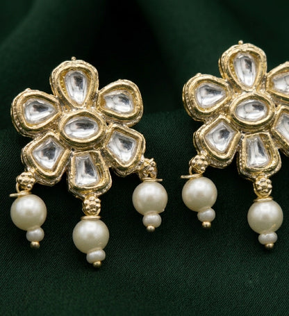 Women Gold Plated Kundan Beaded Jewellery Set With Mang Tika