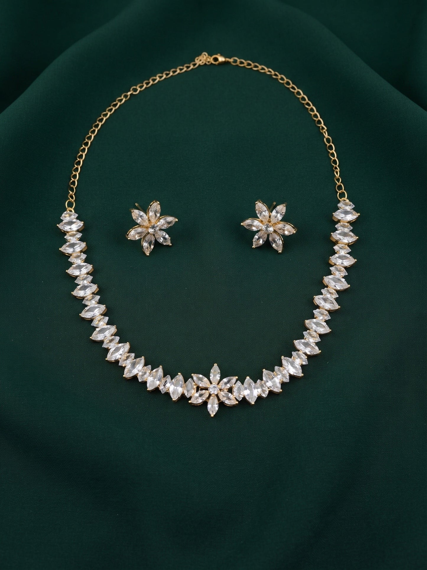Women Gold Plated Kundan Beaded Jewellery Set