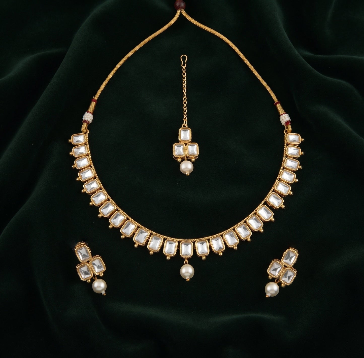 Women Gold Plated Kundan Beaded Jewellery Set With Mang Tikka