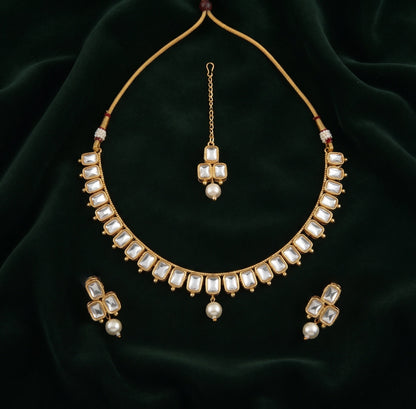 Women Gold Plated Kundan Beaded Jewellery Set With Mang Tikka