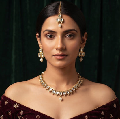 Women Gold Plated Kundan Beaded Jewellery Set With Mang Tikka