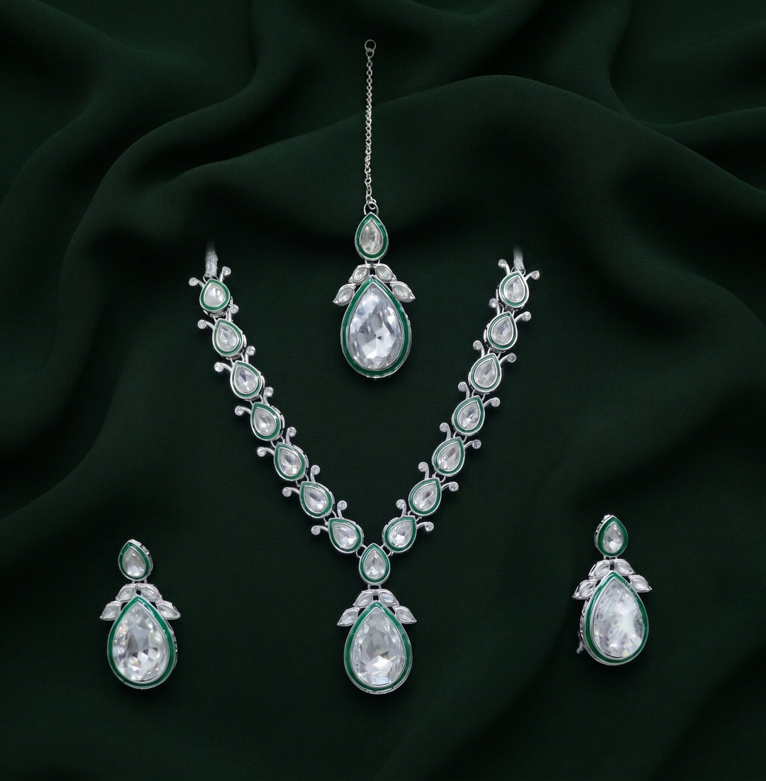 Women Silver Plated Trendy Kundan Jewellery Set With Mang Tikka