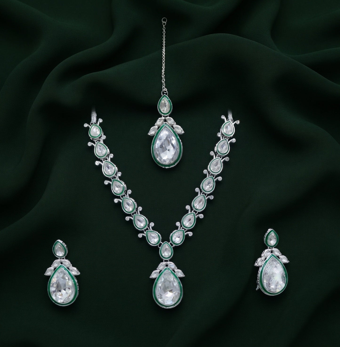 Women Silver Plated Trendy Kundan Jewellery Set With Mang Tikka